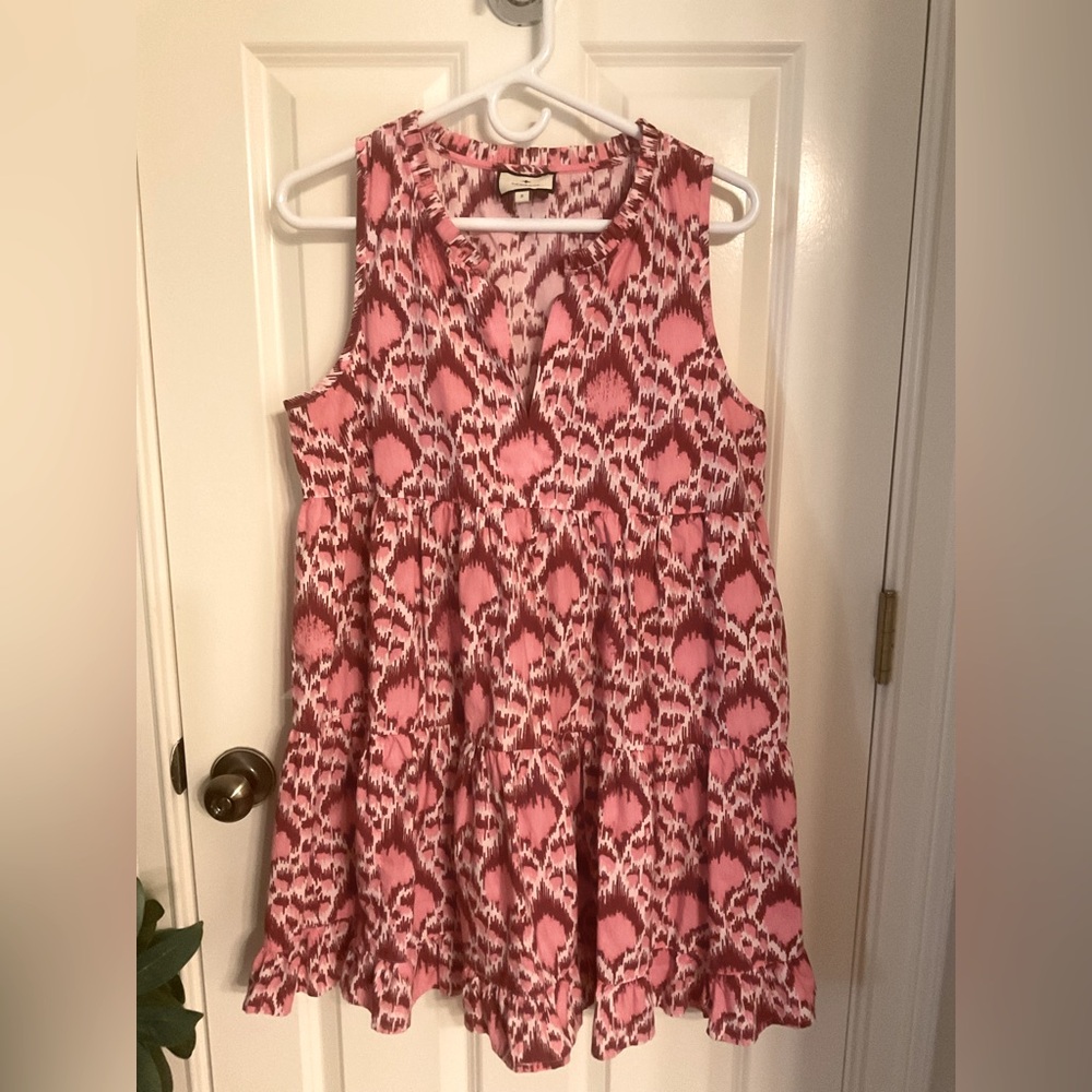 Tuckernuck-New without tag. Never worn.
Pink and White Sleeveless Dress